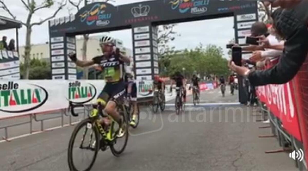 Nove Colli, nel VIDEO il pazzesco arrivo: al via oltre 13mila ciclisti. Vince Igor Zanetti -