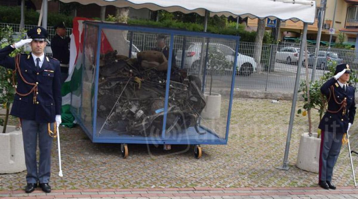 Grande commozione a Riccione e Rimini, esposti i resti dell'auto della scorta di Falcone, eroe della giustizia - 