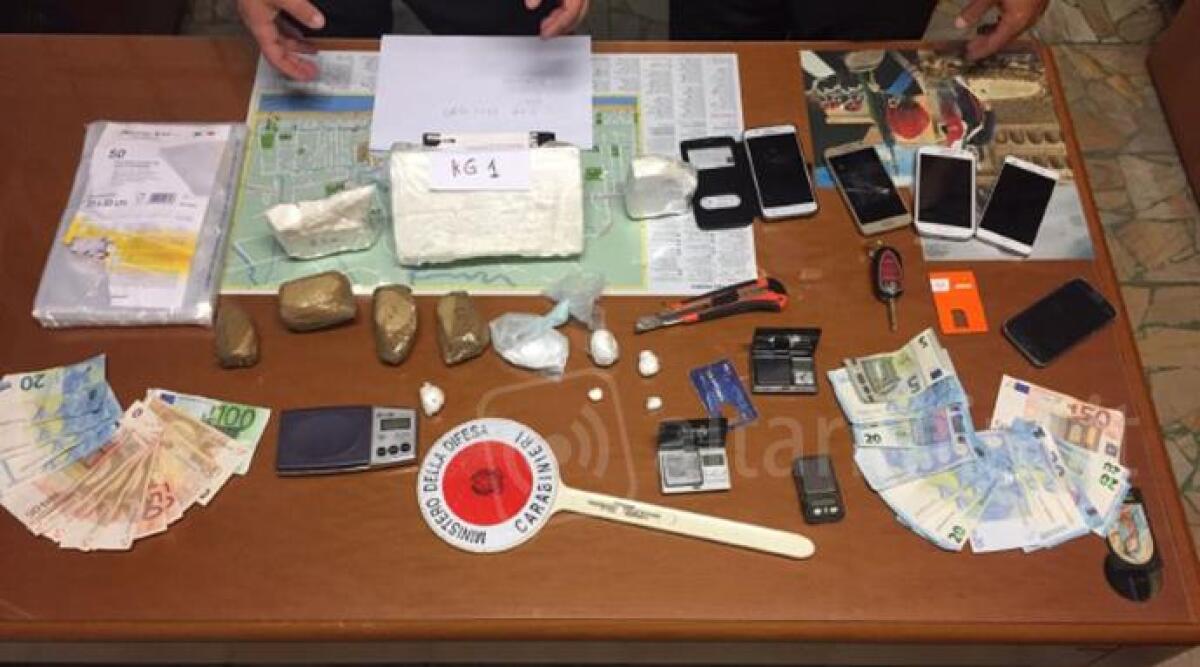 Nascondeva 2 chili di cocaina in un armadio: arrestato spacciatore a Bellaria Igea Marina - 