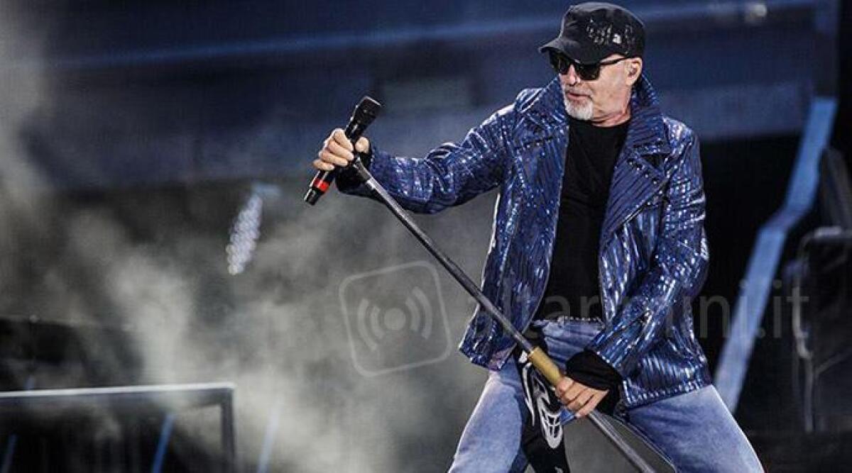 Concerto Vasco, apertura cancelli alle 5 del mattino. A Modena tantissimi fan anche da Rimini - 