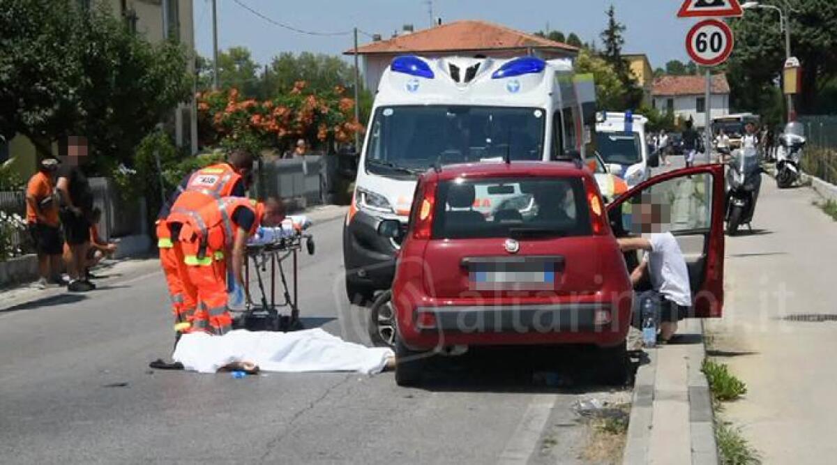 VIDEO: Incidente in via Montescudo, scooter contro auto: muore 39enne riminese -