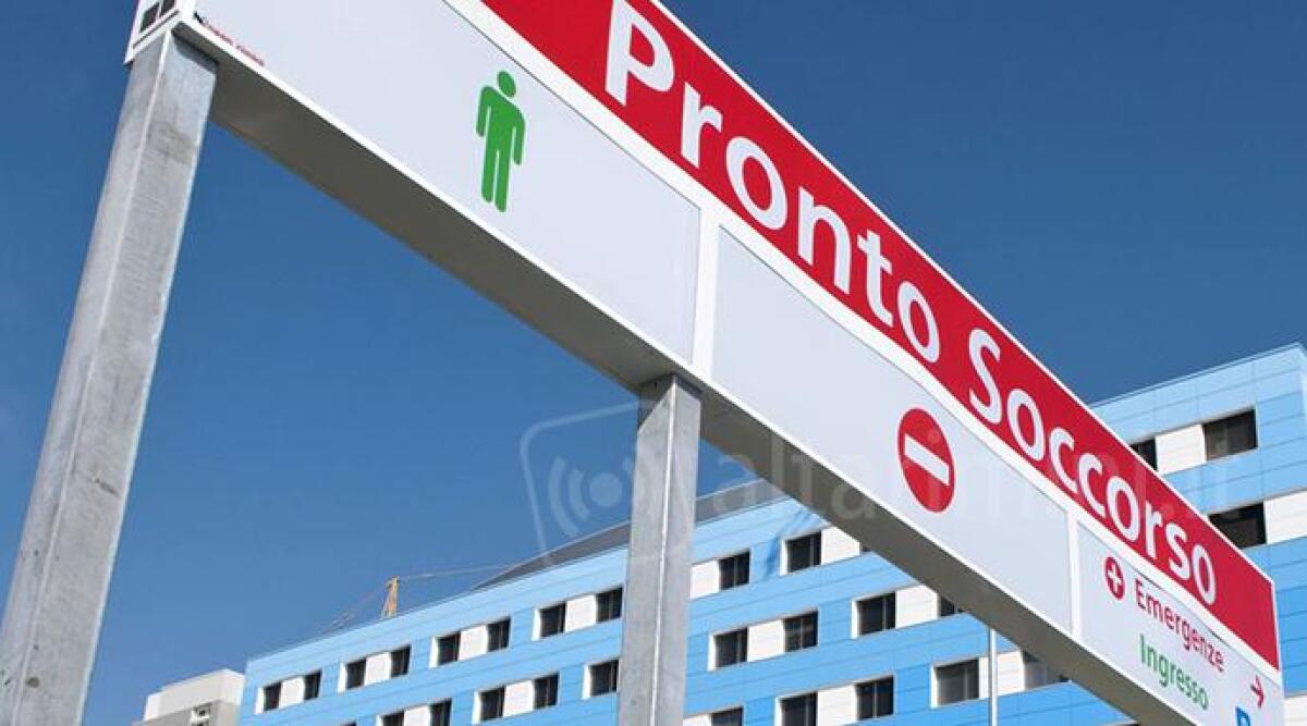 Badante 'focosa' crea problemi alla famiglia per cui lavora, poi lo show al pronto soccorso: finisce in manette - 