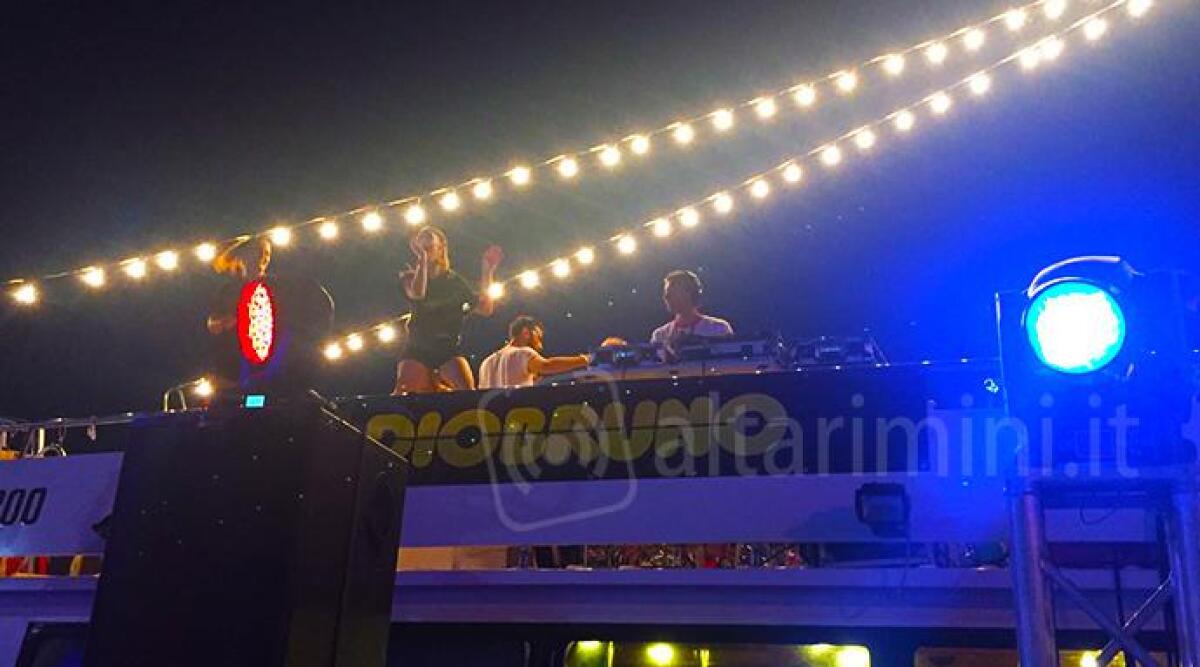 Anche quest'anno Radio Bruno non poteva mancare alla Molo Street Parade, prima per ascolti in Emilia Romagna - 
