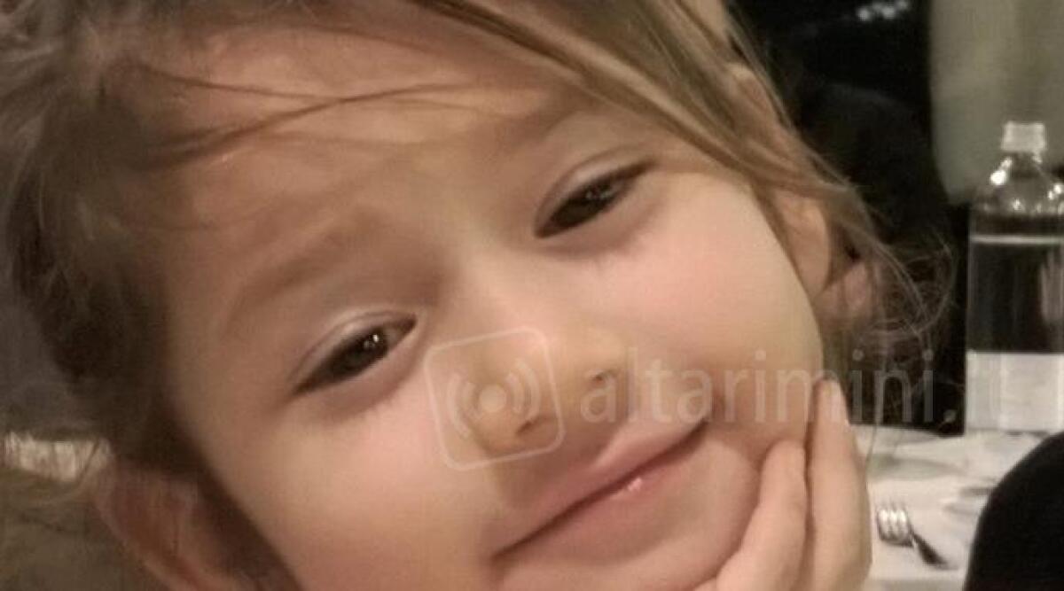 Bimba morta a Rimini, esami per stabilire esatta causa del decesso: genitori chiedono silenzio - 