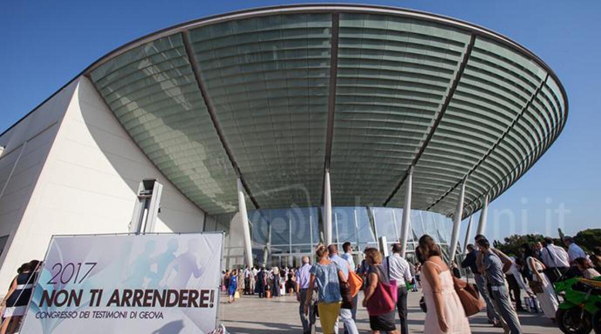 Congresso Testimoni di Geova continua a Rimini dopo il record di presenze della scorsa settimana - 
