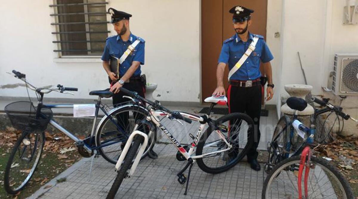 Rimini, preso il ladro di biciclette dei bagnanti e turisti: 29enne nei guai - 
