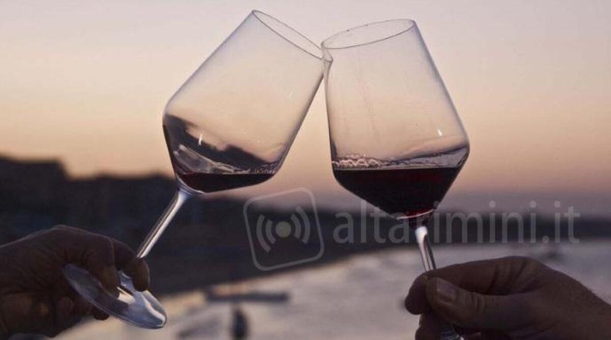 Piedi nell'acqua e calice alla mano: a Rimini torna 'Un Mare di Vino' - 