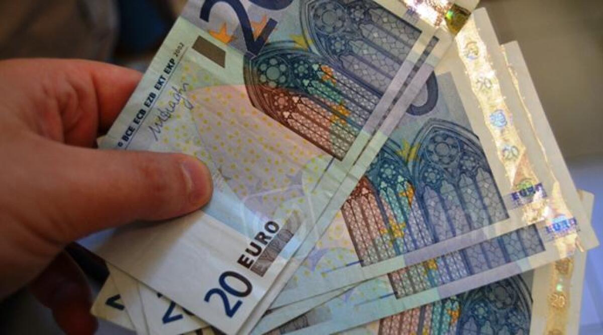 Arrestato con 5 banconote false da venti euro l'una, riminese sorpreso dai carabinieri - 