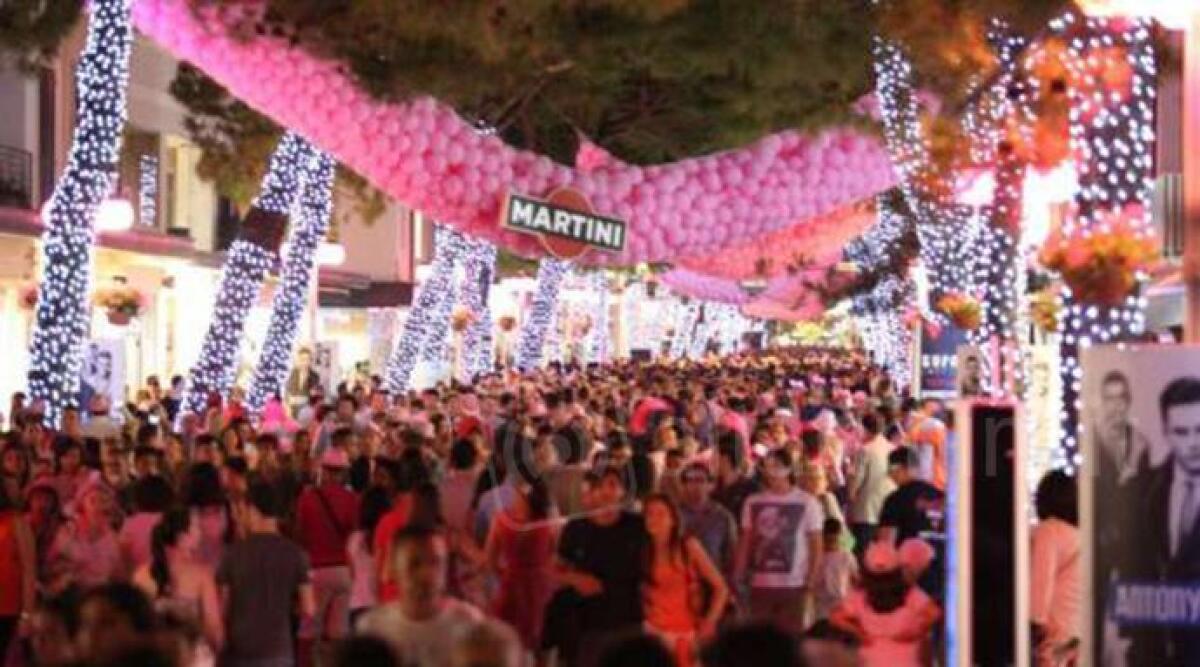 Riccione valuta con favore l'idea di "allungare" la Notte Rosa. La proposta di Confcommercio - 