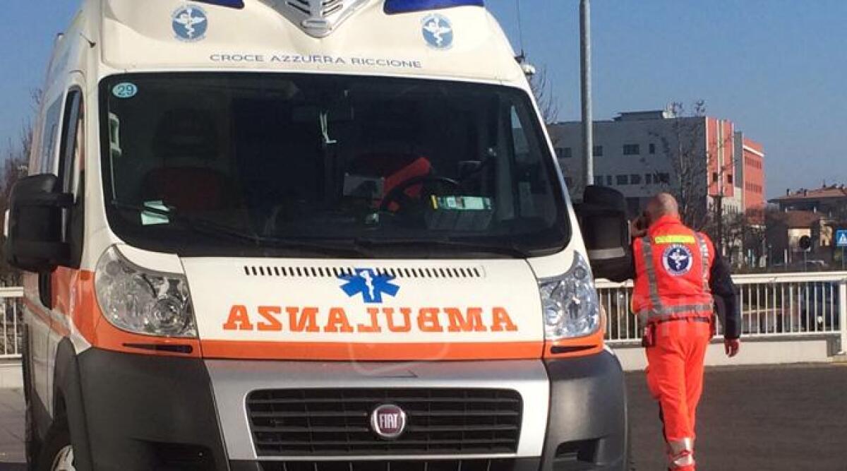 Incidente all'alba a Rimini, camion contro moto, 57enne in ospedale - 
