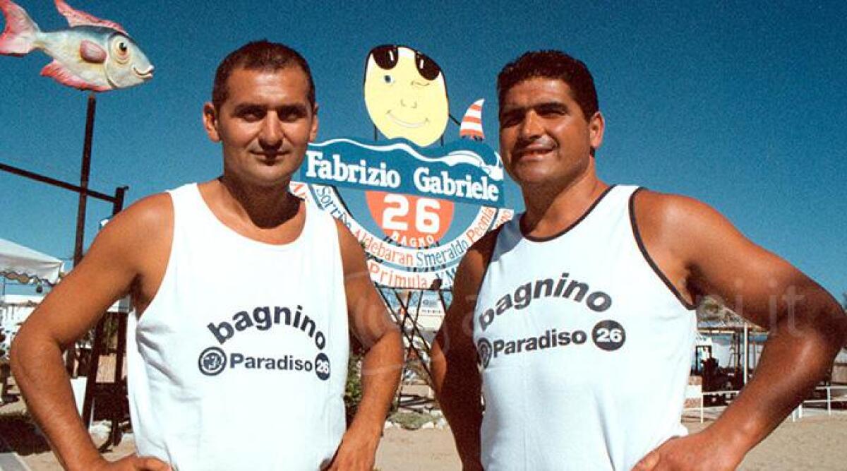 Il Bagno 26 festeggia 30 anni, da operai in fabbrica a imprenditori balneari: la storia dei cugini Paglierani - 
