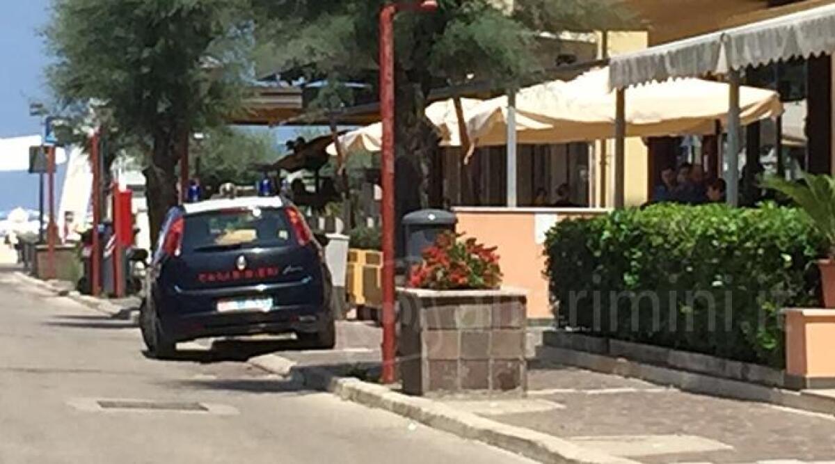 Bimbo cade dalla finestra di un hotel e precipita per 3 metri: paura in un hotel di Misano Adriatico - 