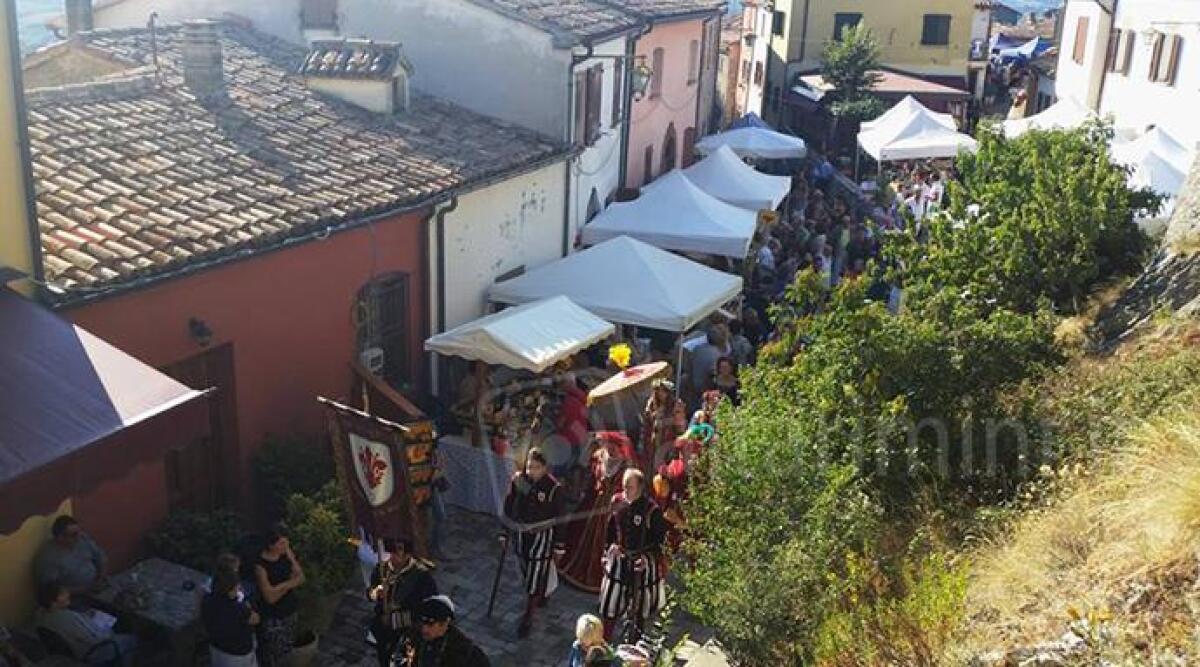 Il 2-3 settembre torna la Festa del Miele a Poggio Torriana nel borgo malatestiano di Montebello -