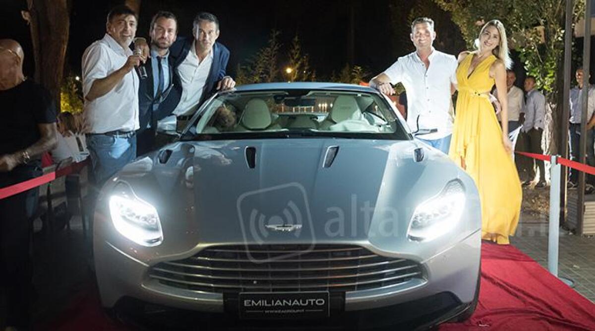 Riccione, presentata ufficialmente e in anteprima la nuovissima Aston Martin DB11 - 