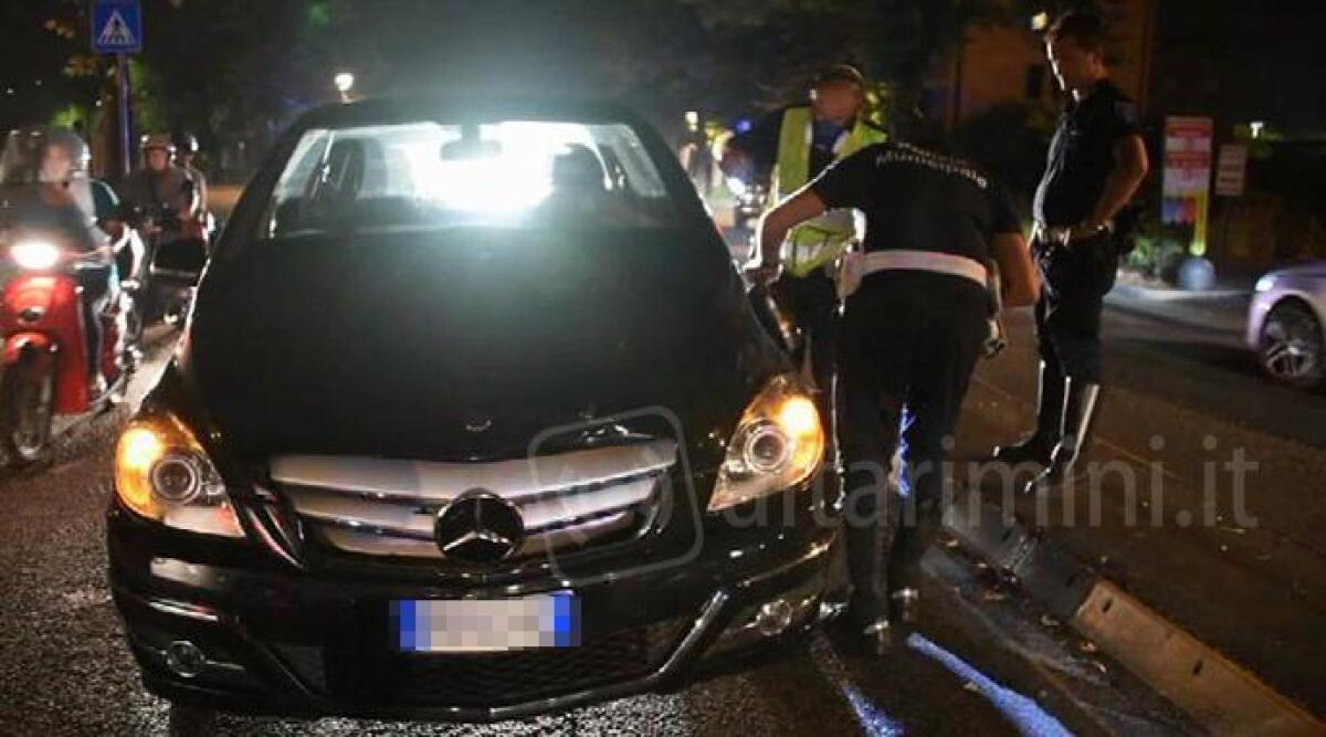 VIDEO: intera famiglia investita da un’auto in viale Roma, bimba e genitori all’ospedale 'Infermi' -