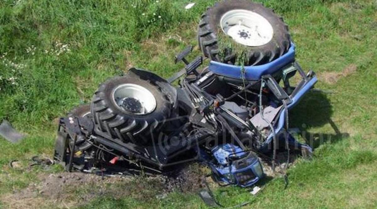 Cinquantanovenne si ribalta con il trattore, &egrave; grave L'incidente nelle campagne di San Leo - Archivio
