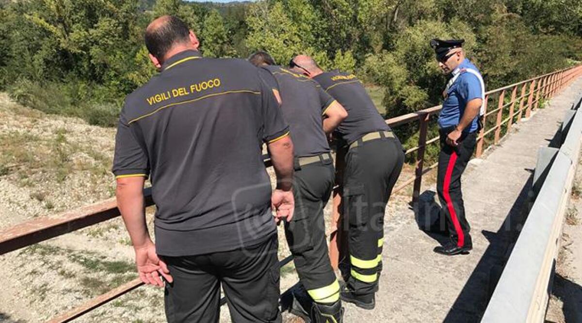 Cade nel vuoto dal ponte di Pietracuta, è molto probabile l'ipotesi di un estremo gesto -