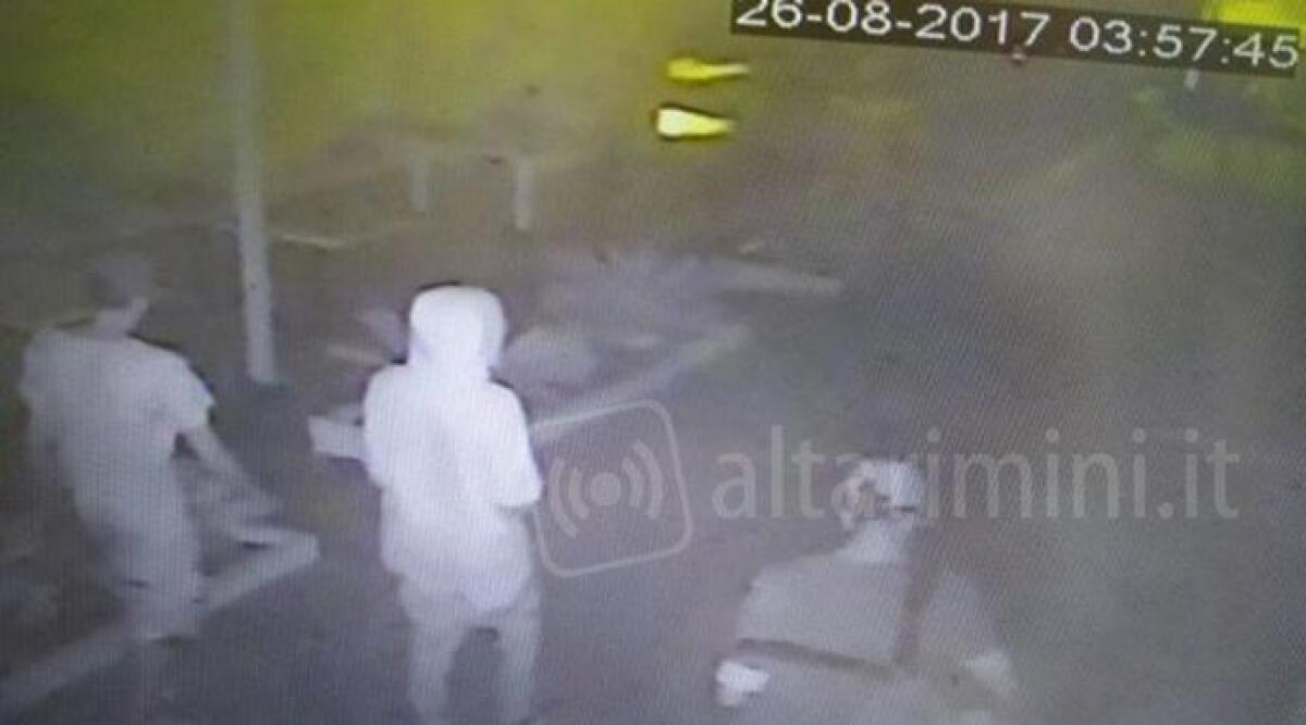 Stupri Rimini: costituiti due minorenni marocchini del branco, si sono presentati e stanno rendendo dichiarazioni - 