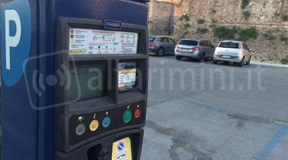 Riccione, dal 1 ottobre stop ai parcheggi blu: la sosta torna libera - 
