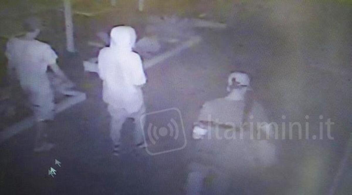 Stupri Rimini, si stringe il cerchio: le forze dell'ordine hanno immagini video nitide delle quattro 'belve' - 