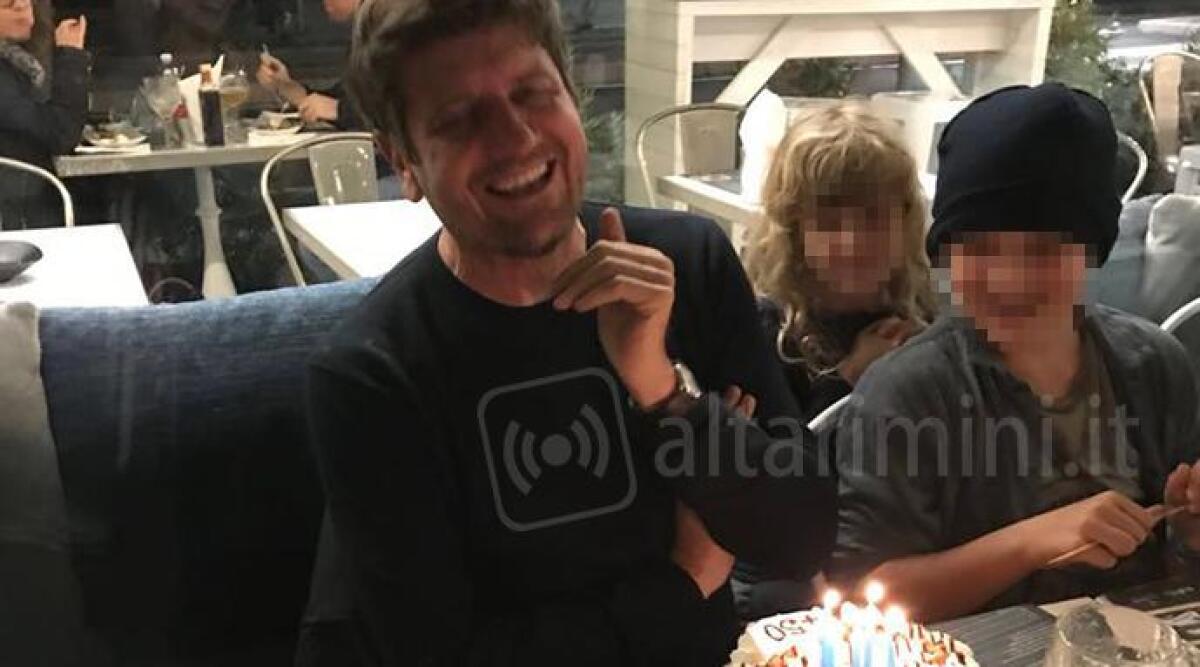 Fabio De Luigi compie 50 anni: festeggiamenti con la famiglia al Ghetto 46 di Villa Verucchio - 