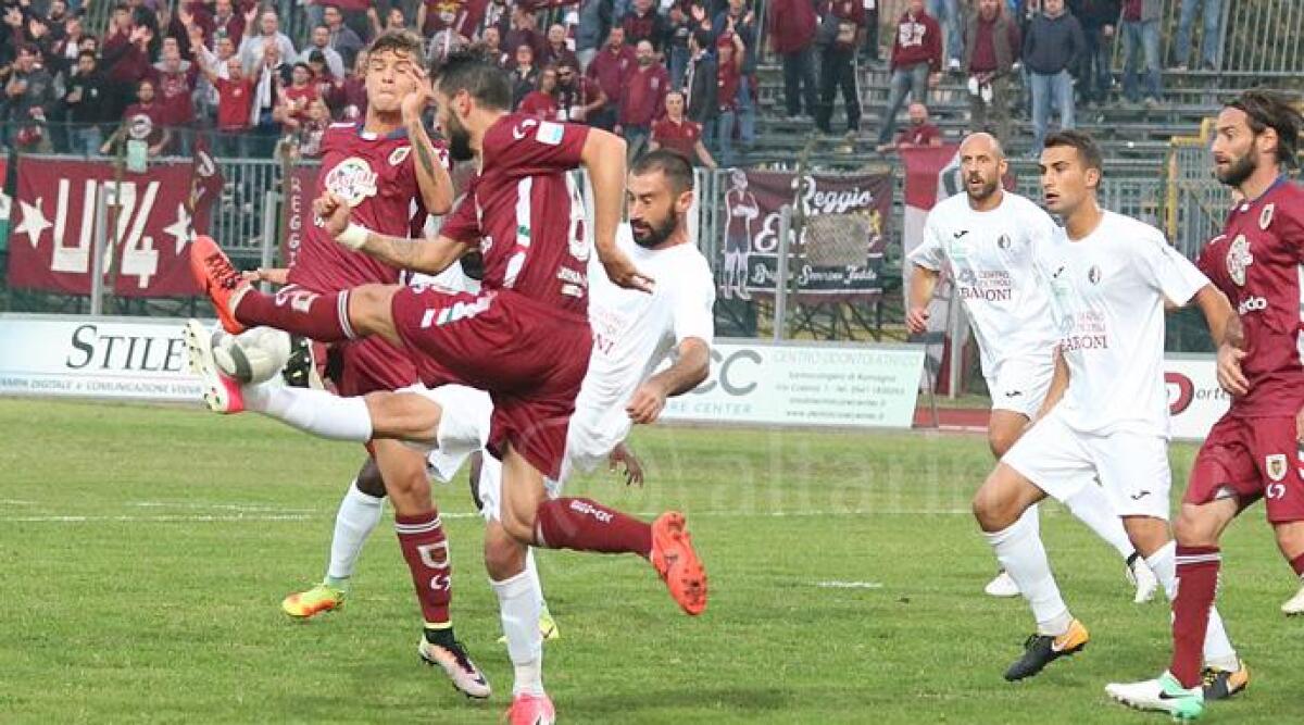 Santarcangelo Calcio, con il Teramo convocati i due nuovi acquisti Lazzarini e Chiacchio -