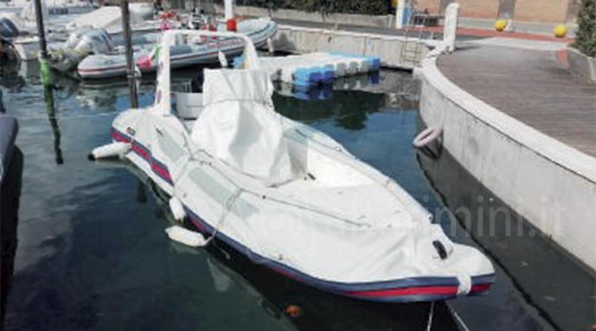 Tagliato il gommone della Protezione Civile di Rimini, &egrave; la quarta volta - 