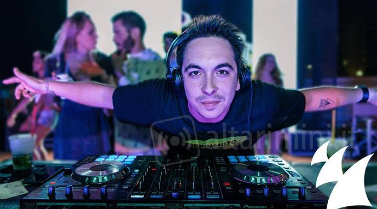 Nuovo VIDEO musicale del riminese Teo Mandrelli, un disco suonato anche da Martin Garrix -