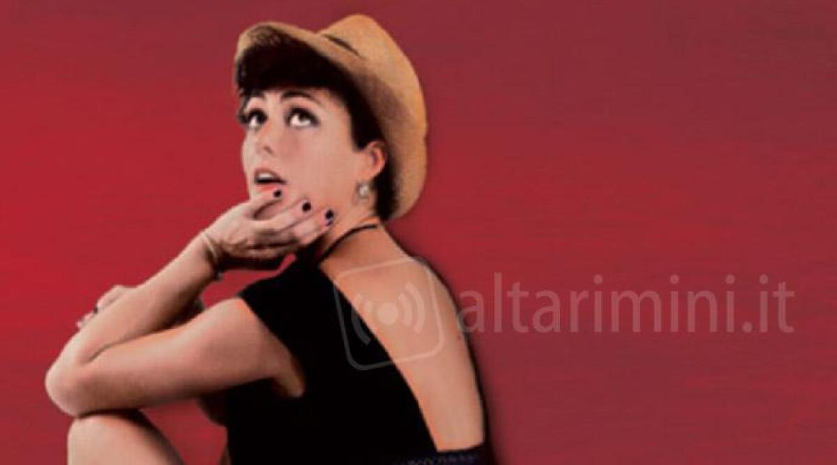 Raccolta fondi in cambio di un concerto 'casalingo': l'idea di Elena Sanchi, giovane cantante riminese - 