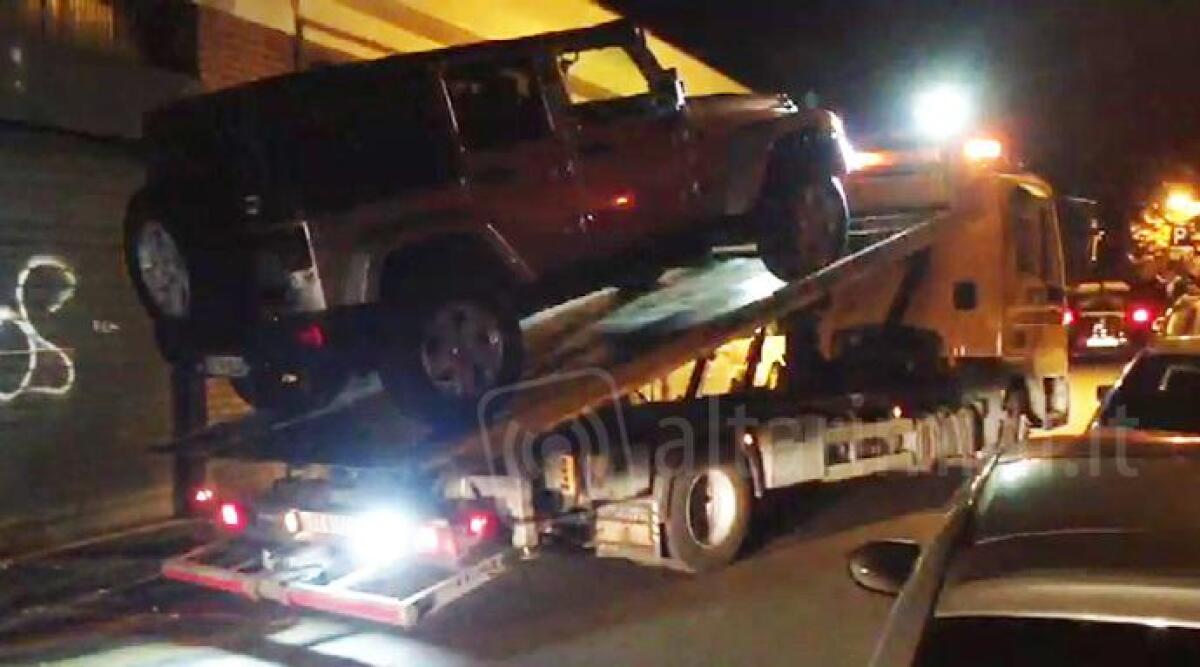 VIDEO: furbetto del posto disabile, parcheggia in via Bastioni Meridionali. Suv rimosso dal carro attrezzi -