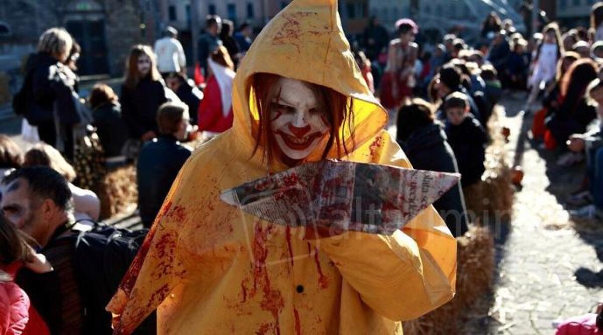 Nei parchi della Riviera invasione di mostri, da 'It' alle streghe dei film disney. Le FOTO - 
