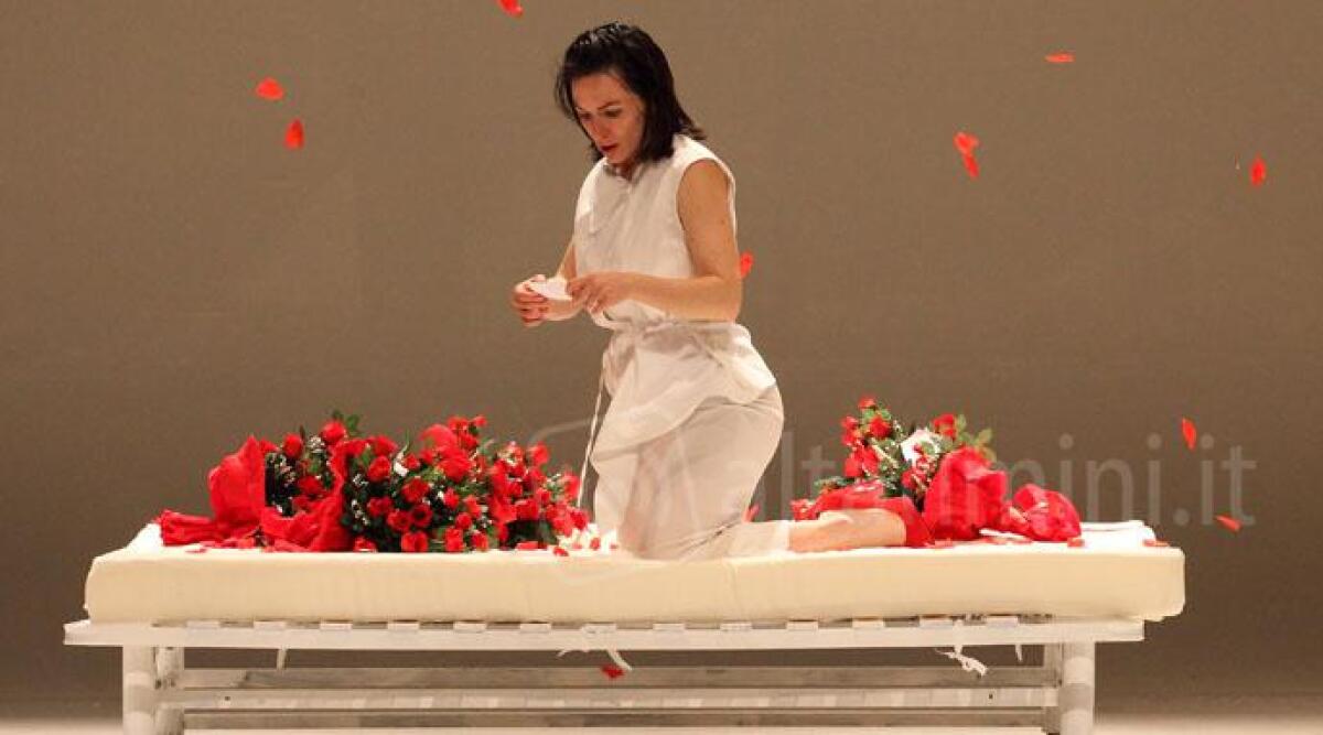 La vita dell'avvocatessa sfregiata con l'acido nell'interpretazione di Alice Spisa al teatro di Bellaria - 