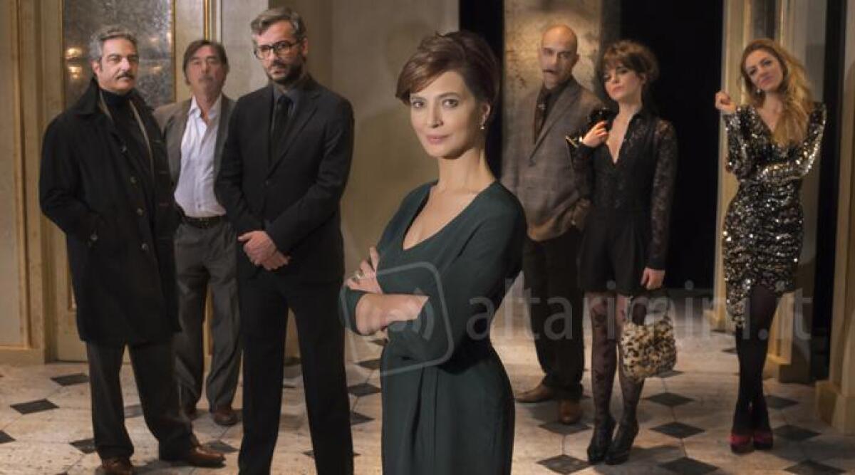 Laura Morante 'Mirandolina', la Locandiera di Goldoni ambientata nell'Italia di oggi in scena al Novelli - 