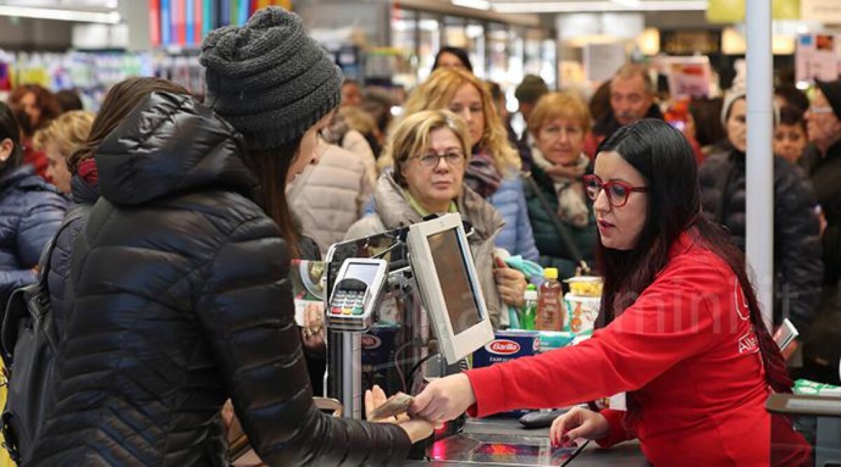 FOTO: riaperta la Coop di Bellaria completamente rinnovata, buono sconto alle casse di 5 euro - 