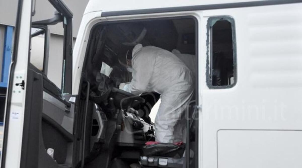 Autista trovato morto dentro il suo camion posteggiato nella zona artigianale di Rovereta - 