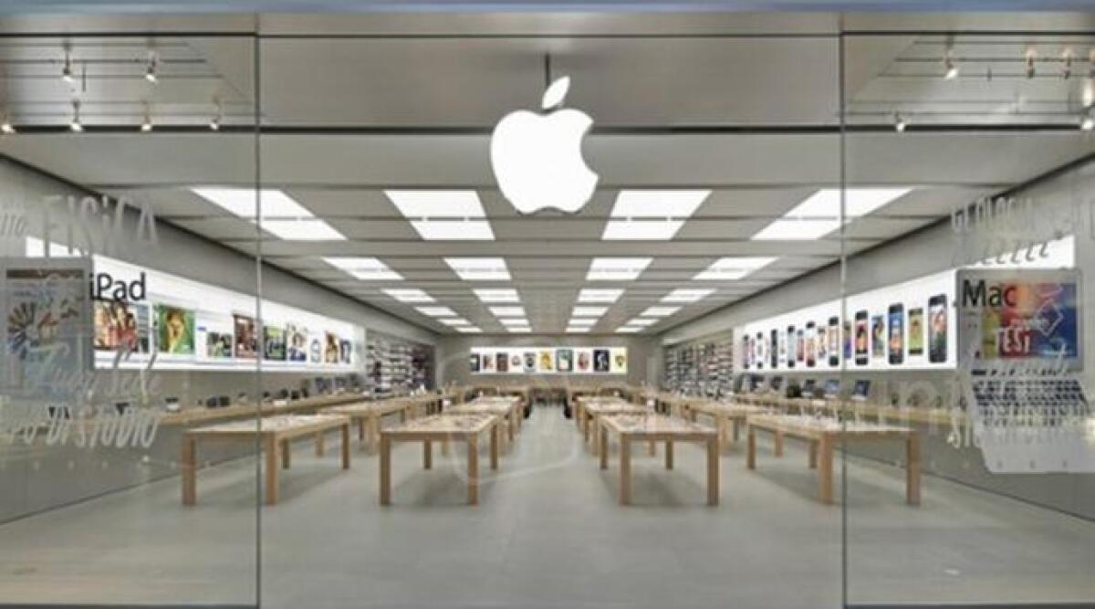 Rimini, furto con spaccata nel deposito della Apple a Le Befane. Banditi sorpresi speronano la Polizia - 