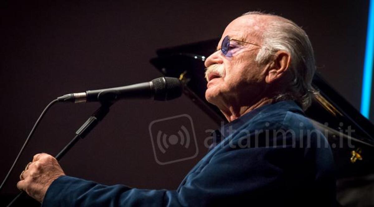 In 1400 ad applaudire Gino Paoli e Danilo Rea, successo per il concerto degli auguri di Riccione - 