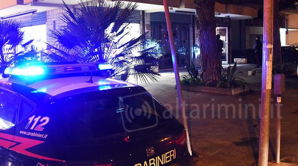 Rimini, rapina in oreficeria da 20mila euro: aggredito il proprietario. Tra i banditi c'&egrave; anche una donna - 