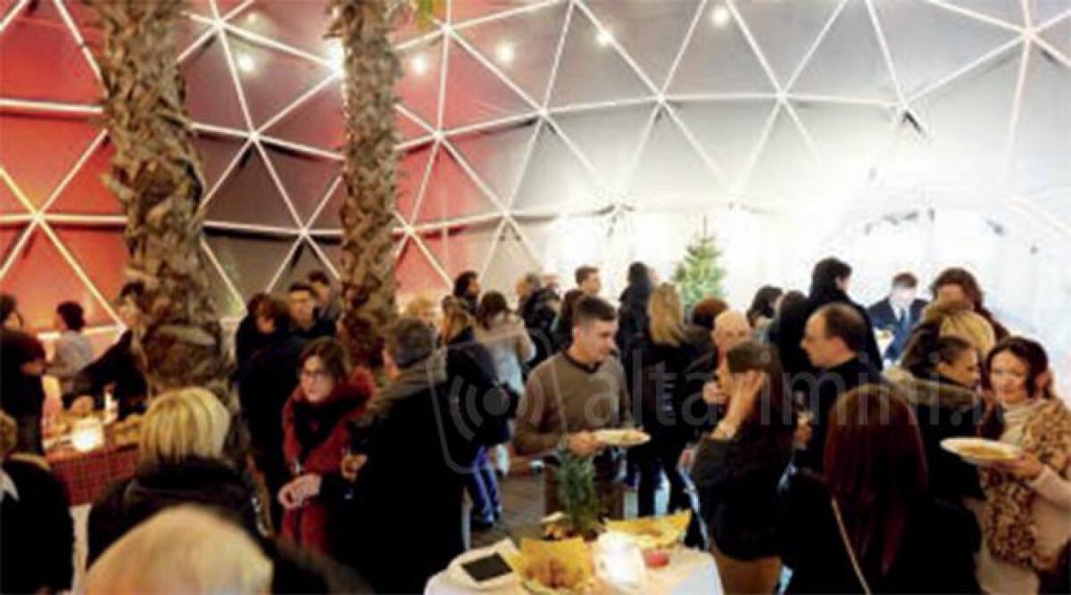 Primo cocktail alternativo 'in bolla' a Riccione, inaugurata la cupola in spiaggia - 
