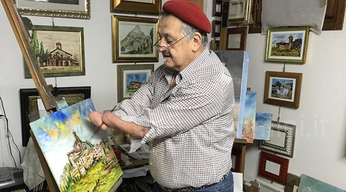 L'artista senza mani che dipinge fantastici quadri: l'incredibile storia di Leardo, centralinista all'ospedale di Novafeltria - 