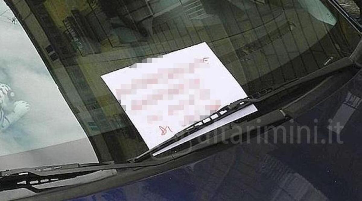I biglietti offensivi lasciati sulle auto gli costano caro, pagher&agrave; oltre 3000 euro. Condannato riminese - 