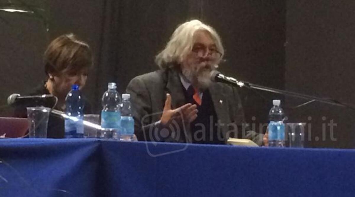 Oltre 500 persone ad ascoltare Alessandro Meluzzi: a Morciano si è parlato di adolescenti e social network -