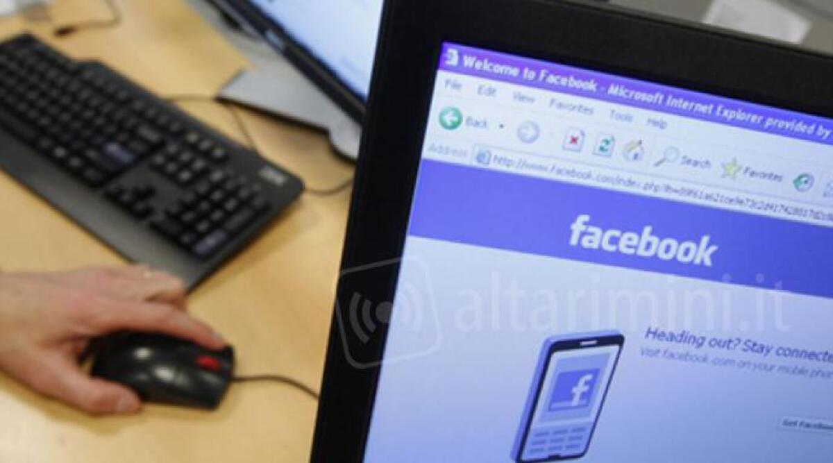 Raggirato dal venditore pubblica il suo tesserino su Facebook: lui non si presenta in udienza, 55enne assolto -