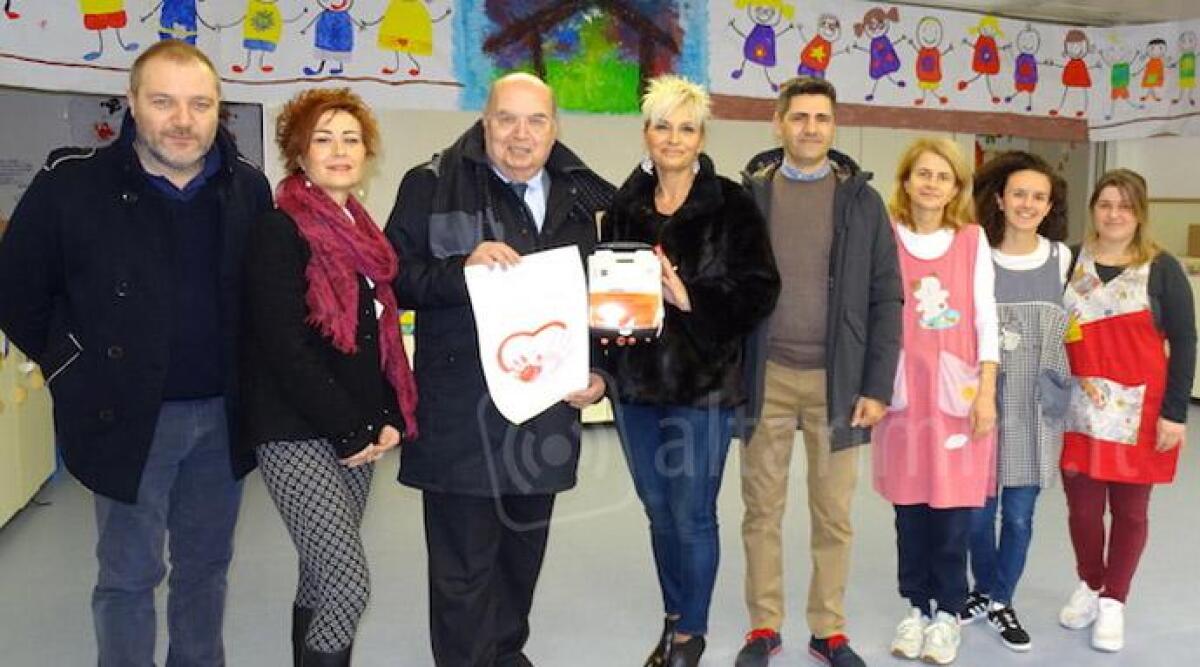 Un moderno defibrillatore donato alla scuola materna di Sant'Andrea in Casale -