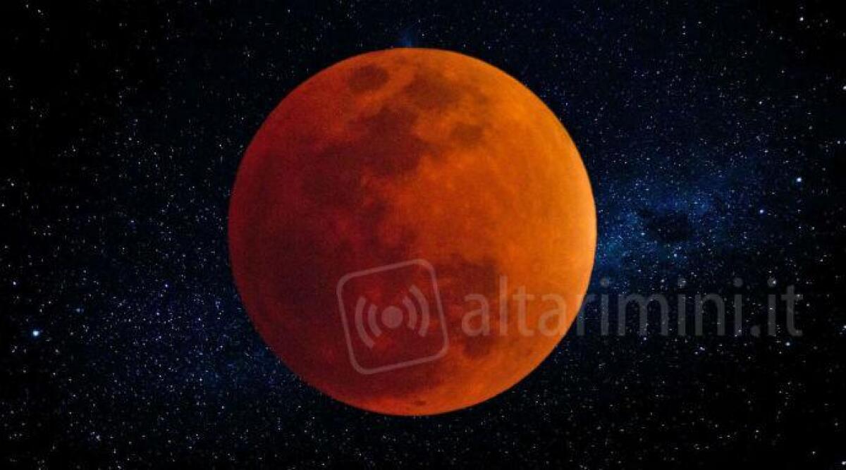 Rimini, Superluna "guastata" dal nuvoloso. Lollino dell'osservatorio di Saludecio: "ci rifaremo a luglio con l'eclissi" -