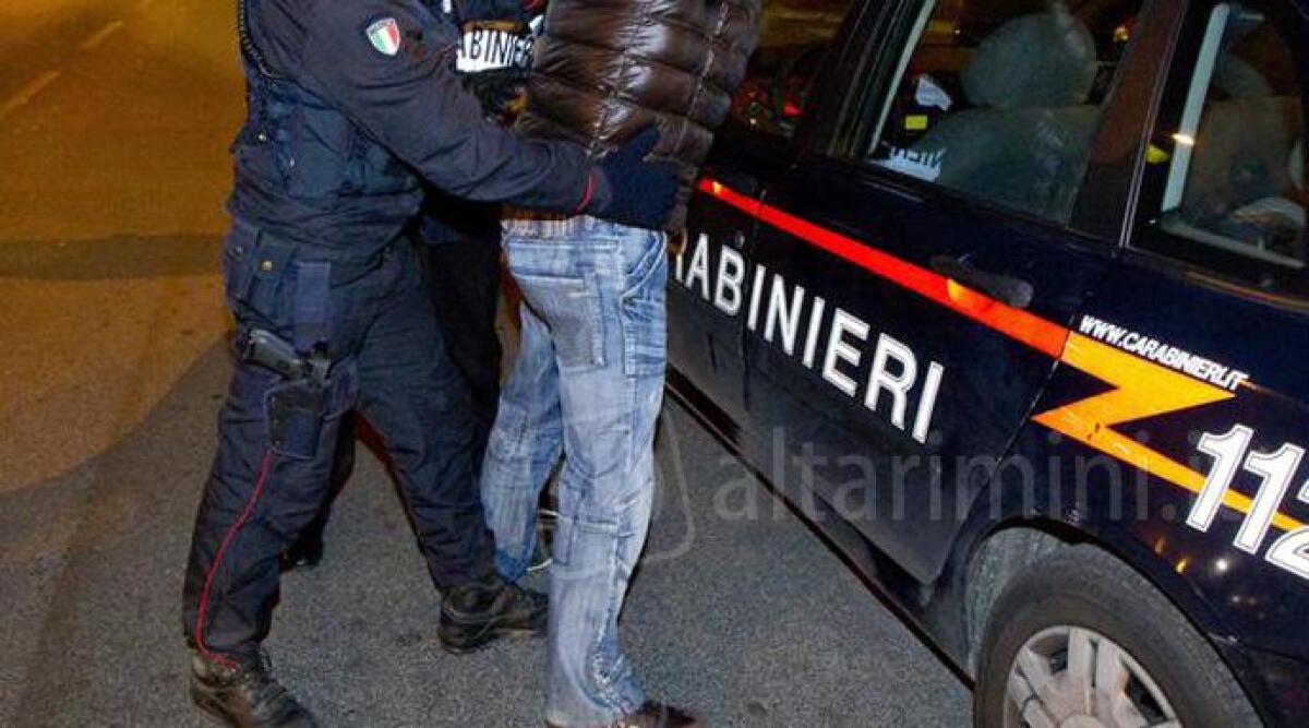 Sorpresi mentre si scambiano la droga, due spacciatori tunisini arrestati sul lungomare Tintori -
