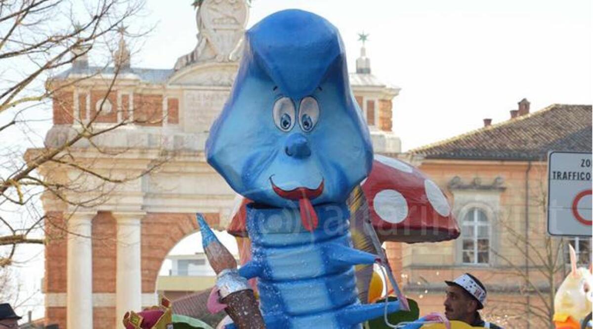 FOTO: Carnevale Santarcangelo di Romagna, in piazza oltre ventimila mila persone -