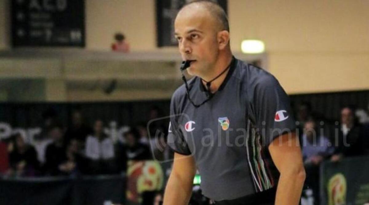 L'arbitro Sardella e l'ufficiale di campo Piomboni, due riminesi alle finali di Basket - 