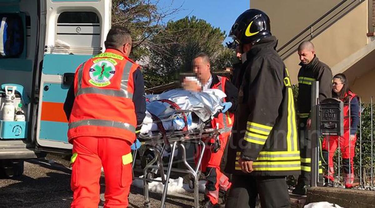 VIDEO: scoppia l'acido mentre stura lavandino, 42enne di Talamello gravemente ustionato. In elisoccorso al 'Bufalini' -