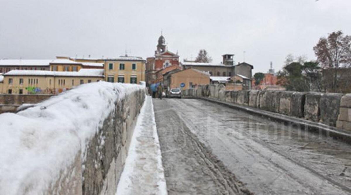 Rimini, scatta il piano di intervento per maltempo e neve. Squadre di Anthea raddoppiate sul problema buche - 